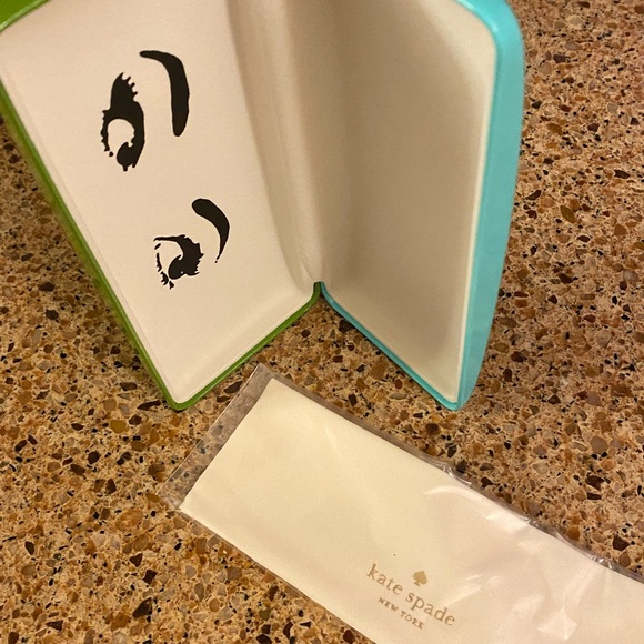 Kate Spade eyeglass case and cloth - Picture 2 of 2